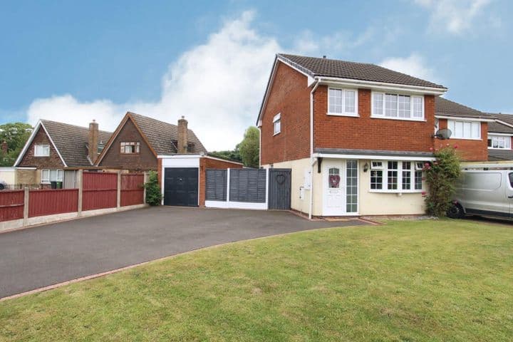 3 bedrooms house for sale in Willenhall, United Kingdom - Image 2