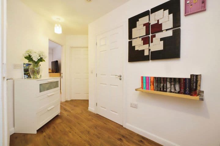 2 bedrooms apartment for sale in Glasgow, United Kingdom - Image 3