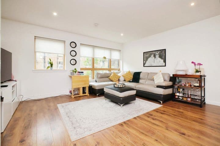 2 bedrooms apartment for sale in Glasgow, United Kingdom - Image 5