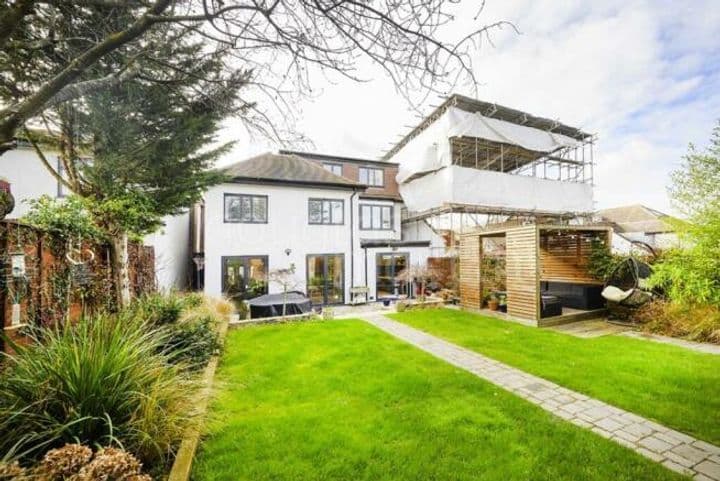 5 bedrooms house for sale in London, United Kingdom - Image 11