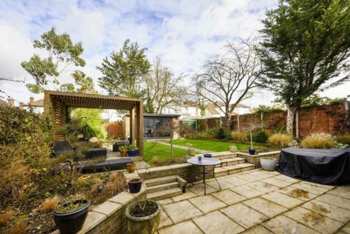 5 bedrooms house for sale in London, United Kingdom - Image 10