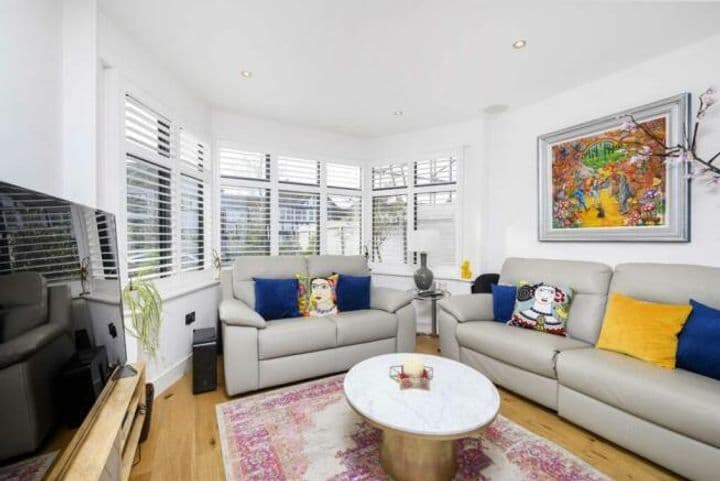 5 bedrooms house for sale in London, United Kingdom - Image 5