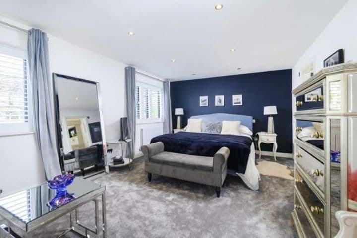 5 bedrooms house for sale in London, United Kingdom - Image 6