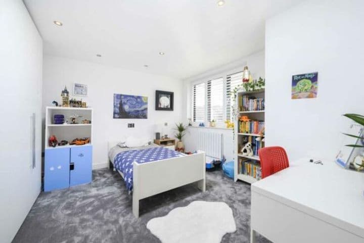 5 bedrooms house for sale in London, United Kingdom - Image 7