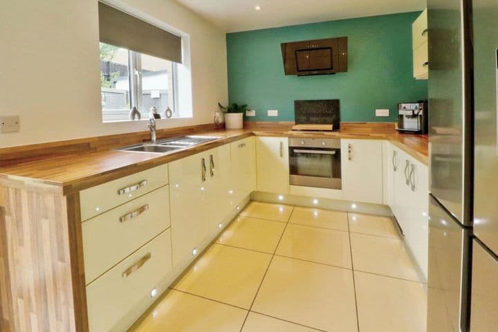 4 bedrooms house for sale in Barnsley, United Kingdom - Image 8