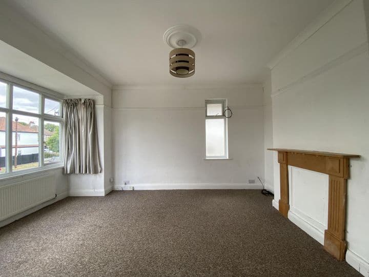 3 bedrooms apartment for sale in Westcliff-On-Sea, United Kingdom - Image 4