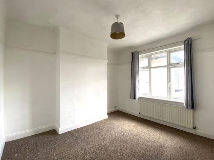 3 bedrooms apartment for sale in Westcliff-On-Sea, United Kingdom - Image 6