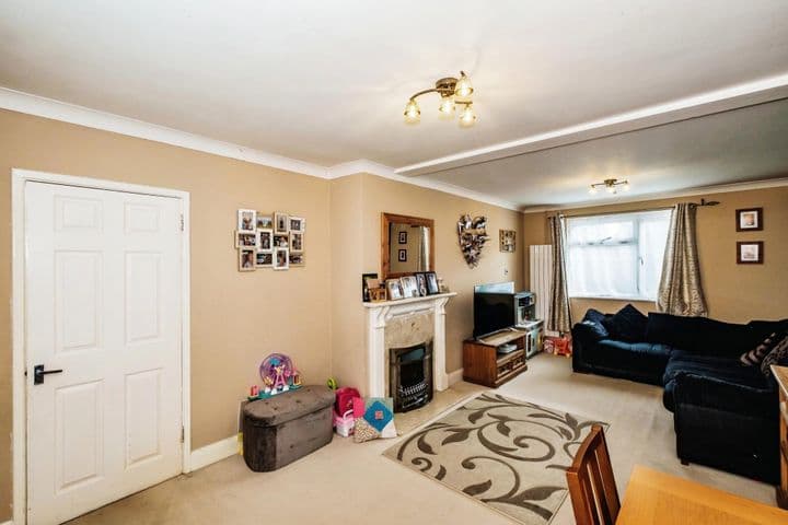 3 bedrooms house for sale in Worthing, United Kingdom - Image 4