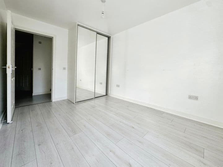 2 bedrooms apartment for sale in Glasgow, United Kingdom - Image 9