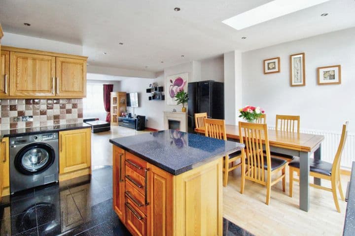 4 bedrooms house for sale in Romford, United Kingdom - Image 10