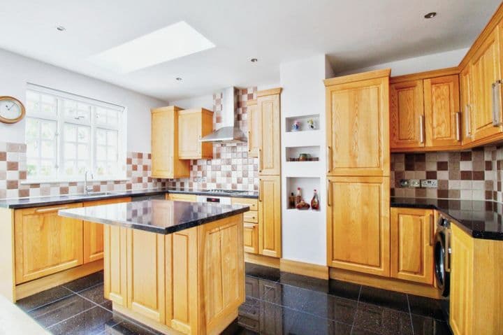 4 bedrooms house for sale in Romford, United Kingdom - Image 12