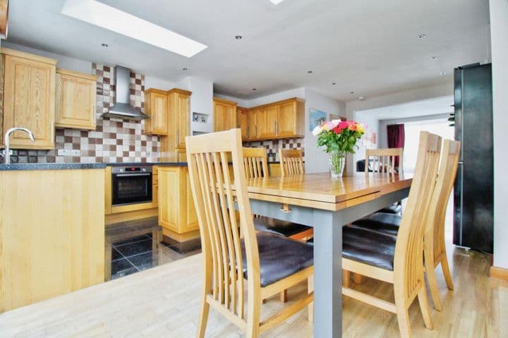 4 bedrooms house for sale in Romford, United Kingdom - Image 4