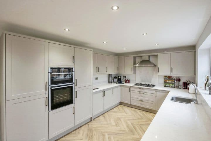 5 bedrooms house for sale in Barrow-Upon-Humber, United Kingdom - Image 5