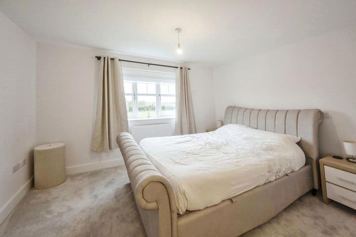 5 bedrooms house for sale in Barrow-Upon-Humber, United Kingdom - Image 8