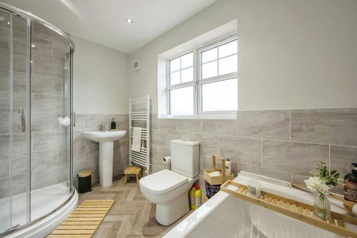 5 bedrooms house for sale in Barrow-Upon-Humber, United Kingdom - Image 9