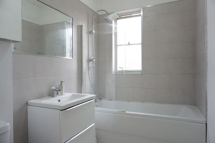 1 bedroom apartment for sale in Sutton Coldfield, United Kingdom - Image 5