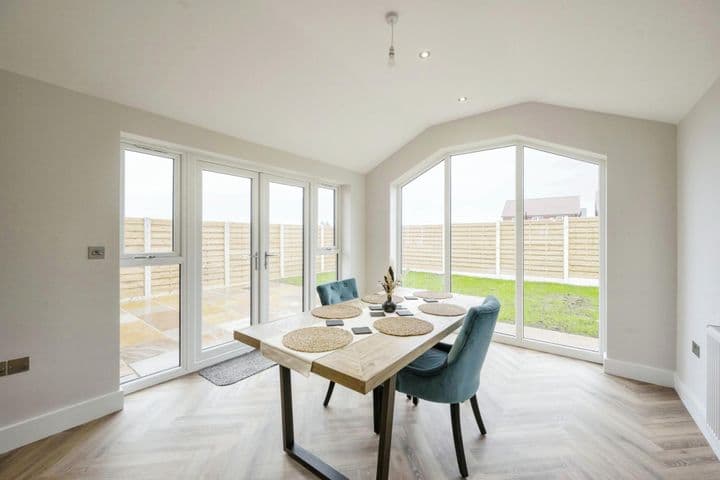 5 bedrooms house for sale in Barrow-Upon-Humber, United Kingdom - Image 3