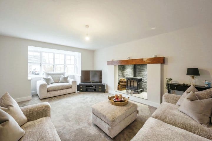 5 bedrooms house for sale in Barrow-Upon-Humber, United Kingdom - Image 2