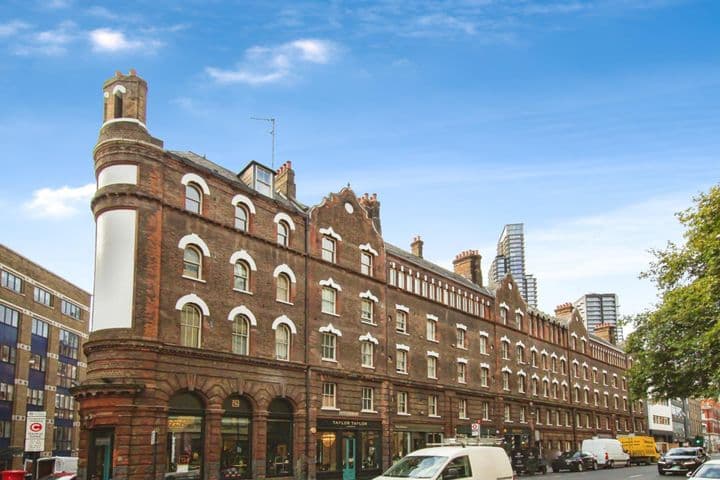 1 bedroom apartment for sale in London, United Kingdom - Image 2