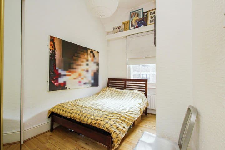 1 bedroom apartment for sale in London, United Kingdom - Image 10