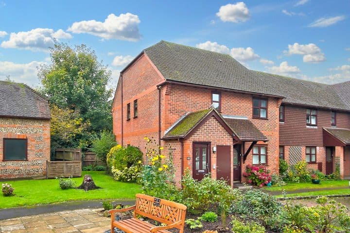 2 bedrooms house for sale in Basingstoke, United Kingdom - Image 2