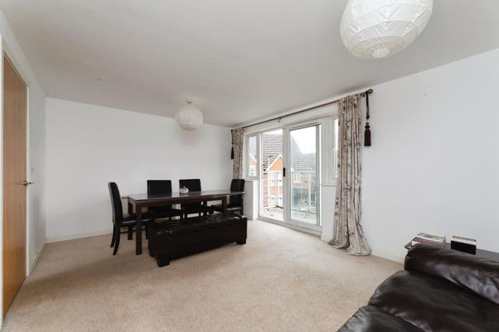 3 bedrooms apartment for sale in Woodford Green, United Kingdom - Image 2