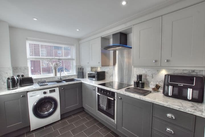 2 bedrooms apartment for sale in Warrington, United Kingdom - Image 11