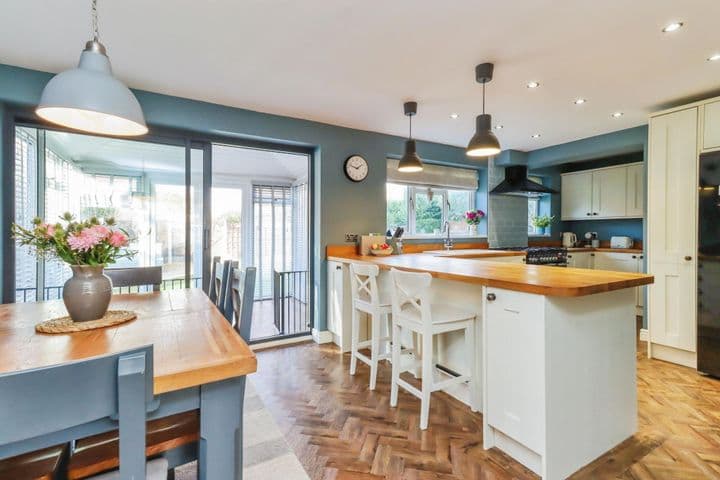 4 bedrooms house for sale in Telford, United Kingdom - Image 2