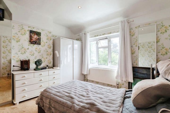 3 bedrooms house for sale in London, United Kingdom - Image 8