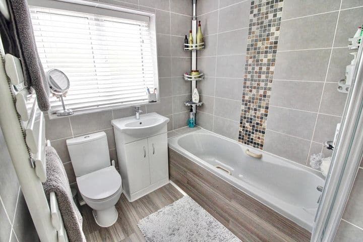 3 bedrooms house for sale in Hinckley, United Kingdom - Image 4