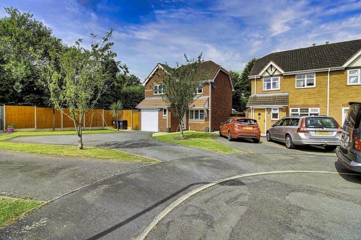 3 bedrooms house for sale in Hinckley, United Kingdom - Image 2