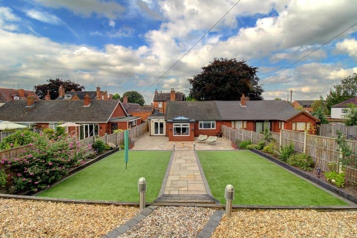 2 bedrooms house for sale in Cheslyn Hay, United Kingdom - Image 2