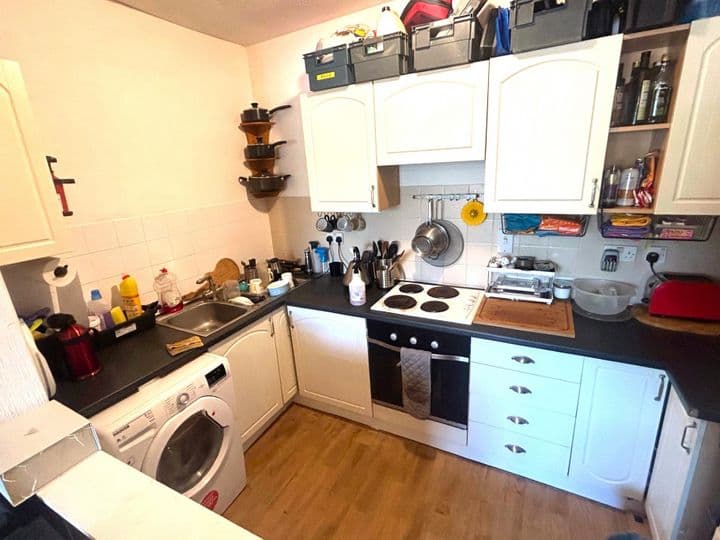 1 bedroom apartment for sale in Paignton, United Kingdom - Image 3