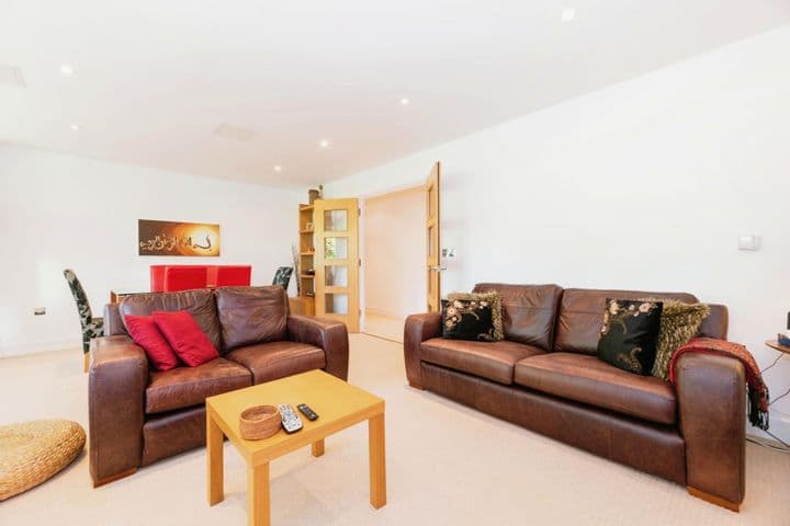 2 bedrooms apartment for sale in Sutton Coldfield, United Kingdom - Image 10