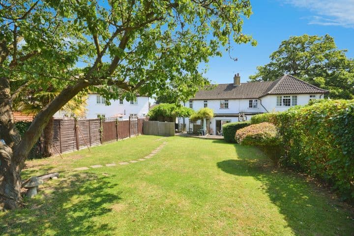 3 bedrooms house for sale in Welwyn Garden City, United Kingdom - Image 2