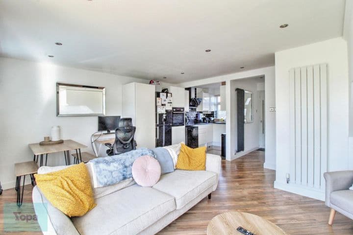 3 bedrooms house for sale in Luton, United Kingdom - Image 4