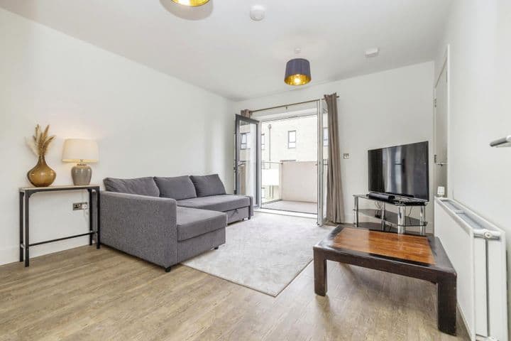 1 bedroom apartment for sale in Harrow, United Kingdom - Image 4