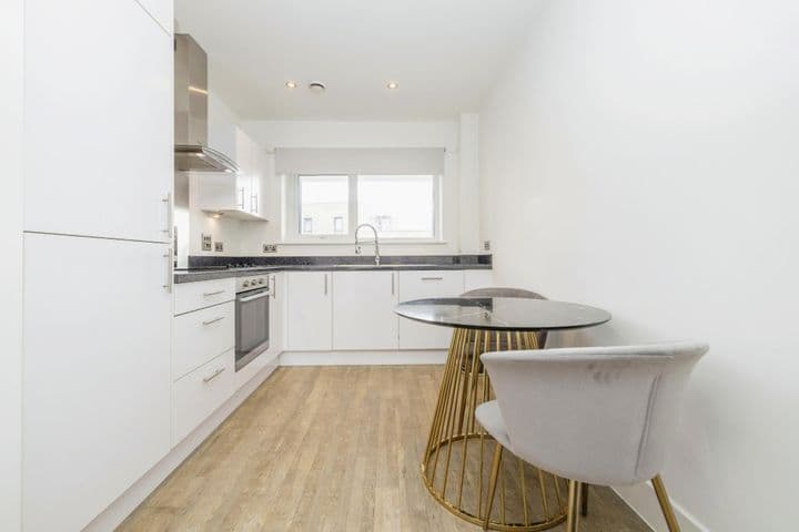 1 bedroom apartment for sale in Harrow, United Kingdom - Image 3