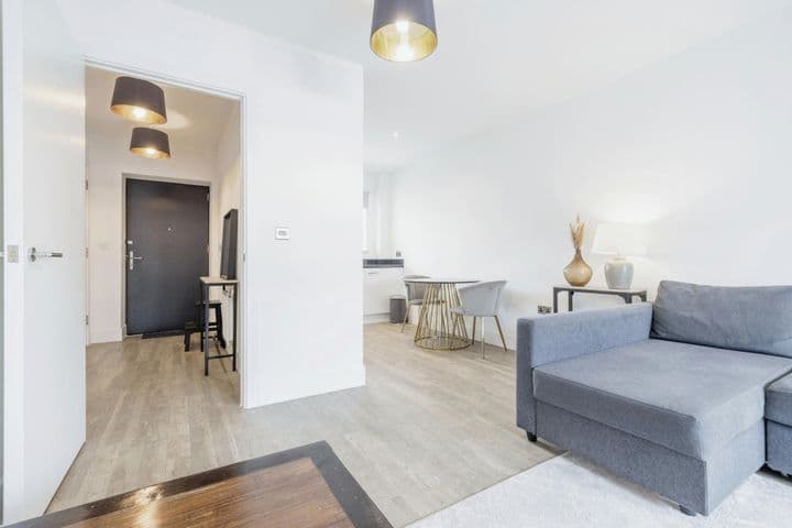 1 bedroom apartment for sale in Harrow, United Kingdom - Image 2