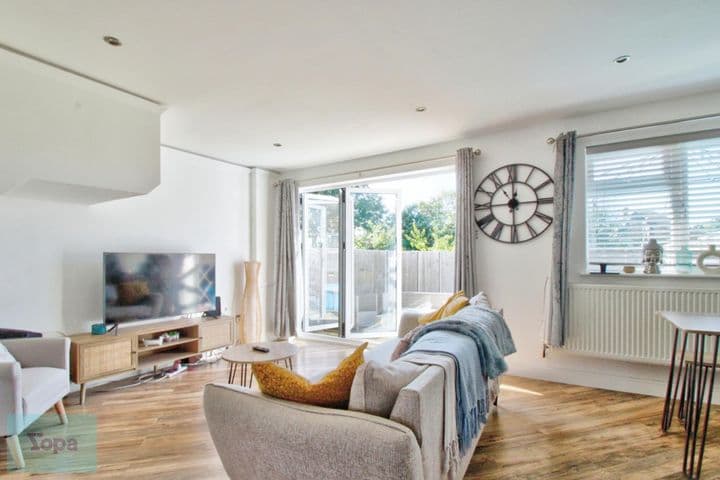 3 bedrooms house for sale in Luton, United Kingdom - Image 2