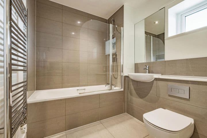 1 bedroom apartment for sale in Harrow, United Kingdom - Image 7