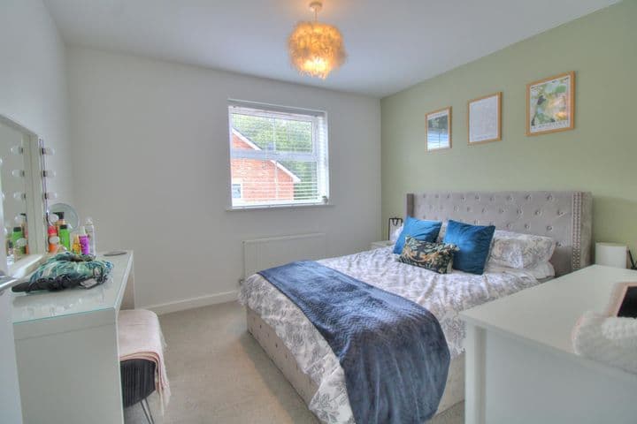 2 bedrooms apartment for sale in Camberley, United Kingdom - Image 8