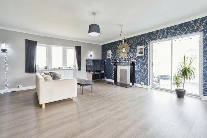 4 bedrooms house for sale in Keighley, United Kingdom - Image 2