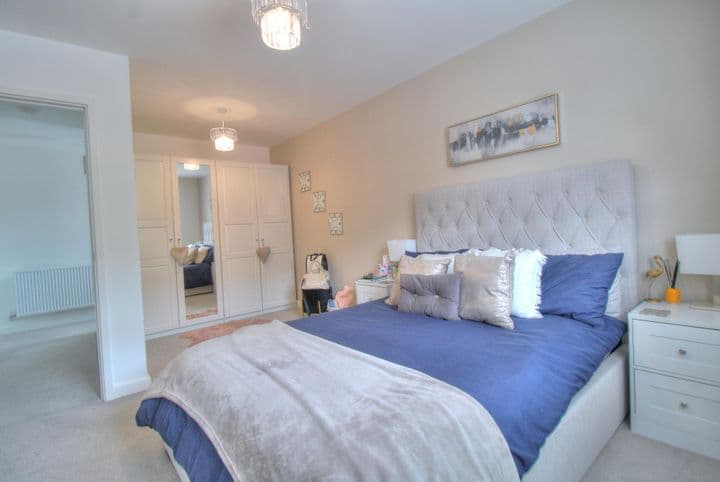 2 bedrooms apartment for sale in Camberley, United Kingdom - Image 7