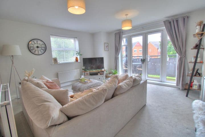 2 bedrooms apartment for sale in Camberley, United Kingdom - Image 4