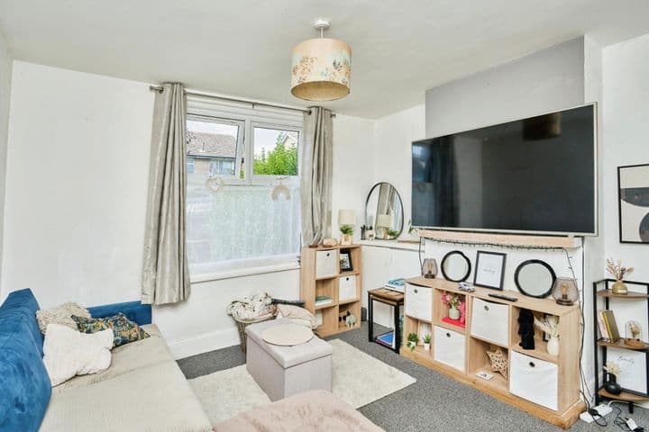 3 bedrooms house for sale in Ryde, United Kingdom - Image 2