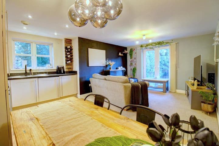 2 bedrooms apartment for sale in Tamworth, United Kingdom - Image 2