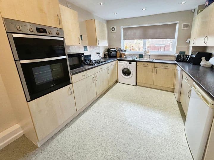 3 bedrooms house for sale in North Hykeham, United Kingdom - Image 5