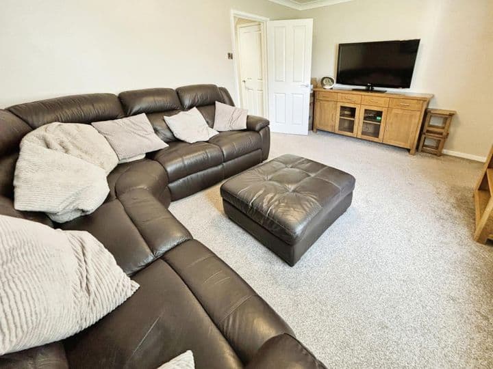 3 bedrooms house for sale in North Hykeham, United Kingdom - Image 3