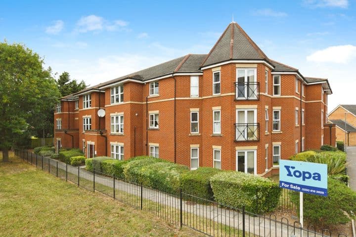 2 bedrooms apartment for sale in Chelmsford, United Kingdom - Image 2